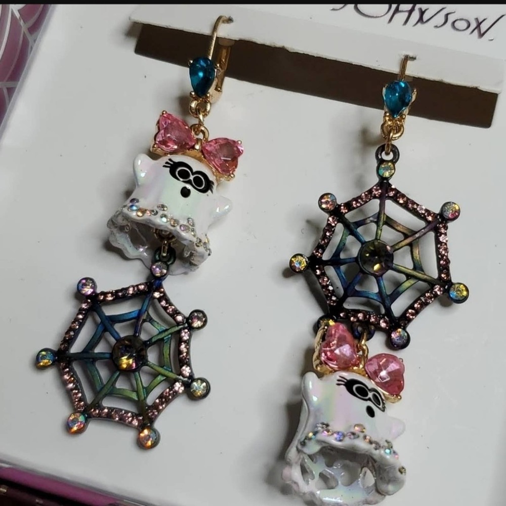 Betsey Johnson Ghost & Spider Web Drop Mismatch Earrings new!!‎